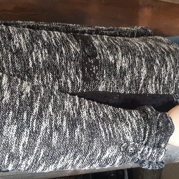 Vanity lace back cardigan - Picture 3 of 3